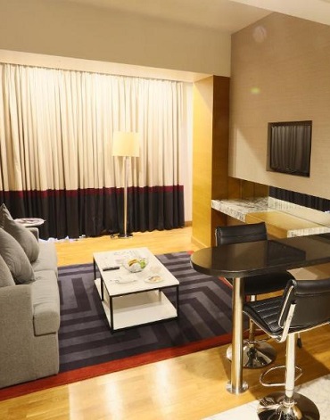 Chicago Studio Suite- Walk to Wicker Park & Train! Main image 1